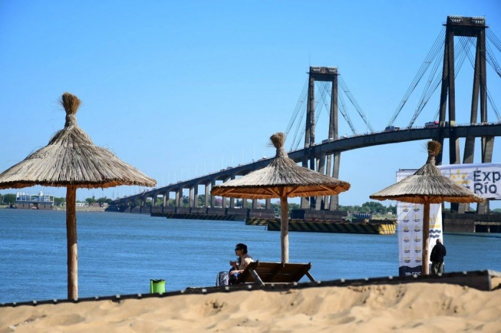 Corrientes abre la temporada de verano en la playa Arazaty