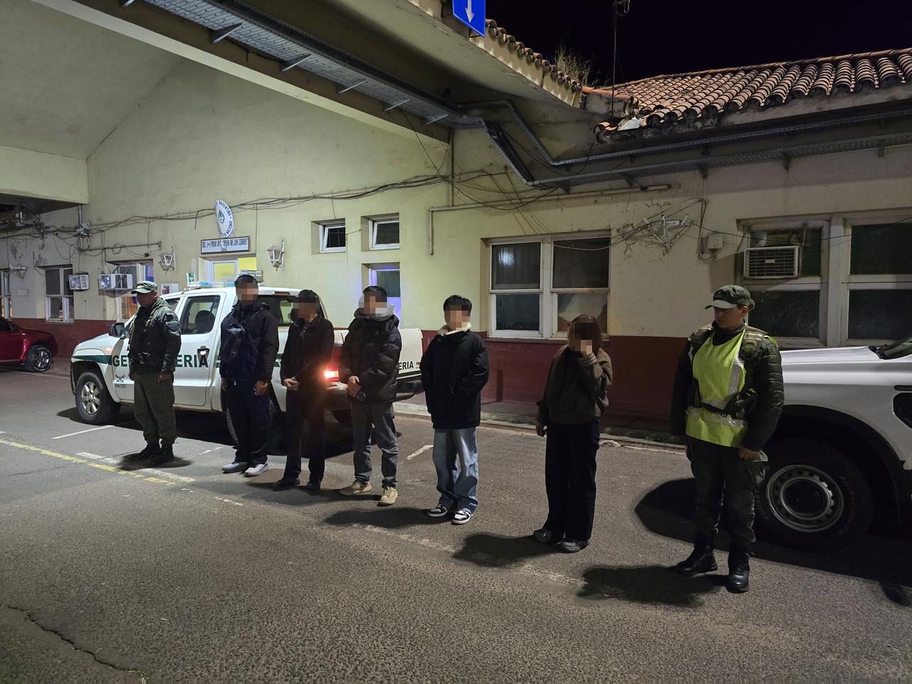 Gendarmería expulsó a cinco ciudadanos chinos sin papeles