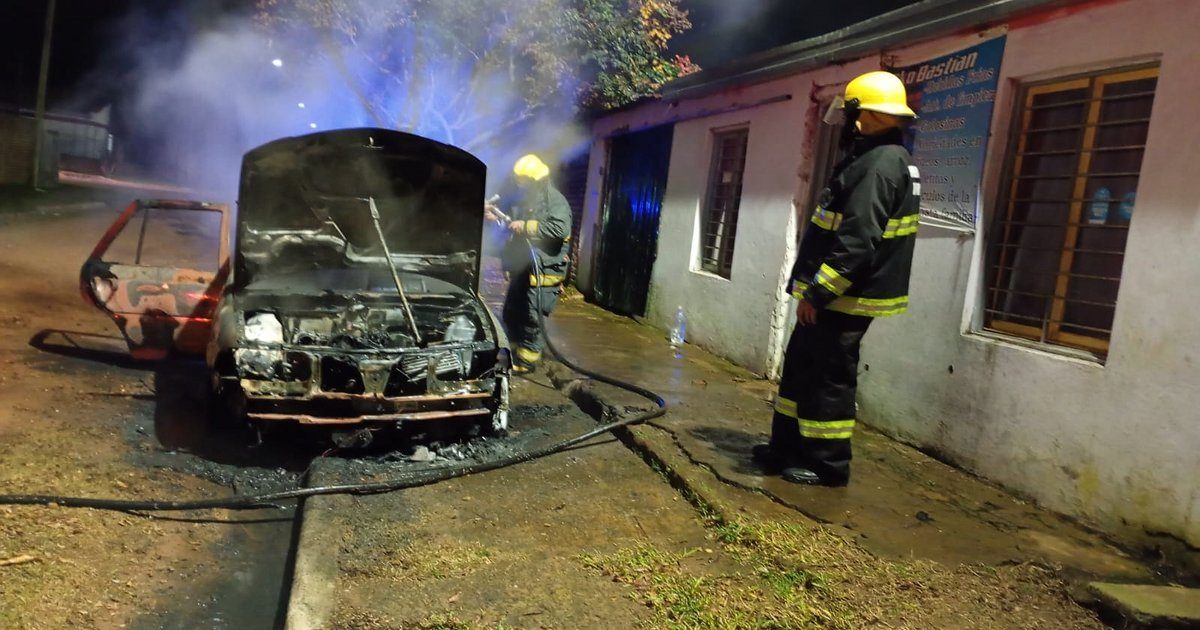 Balearon una vivienda y quemaron un auto en Alvear