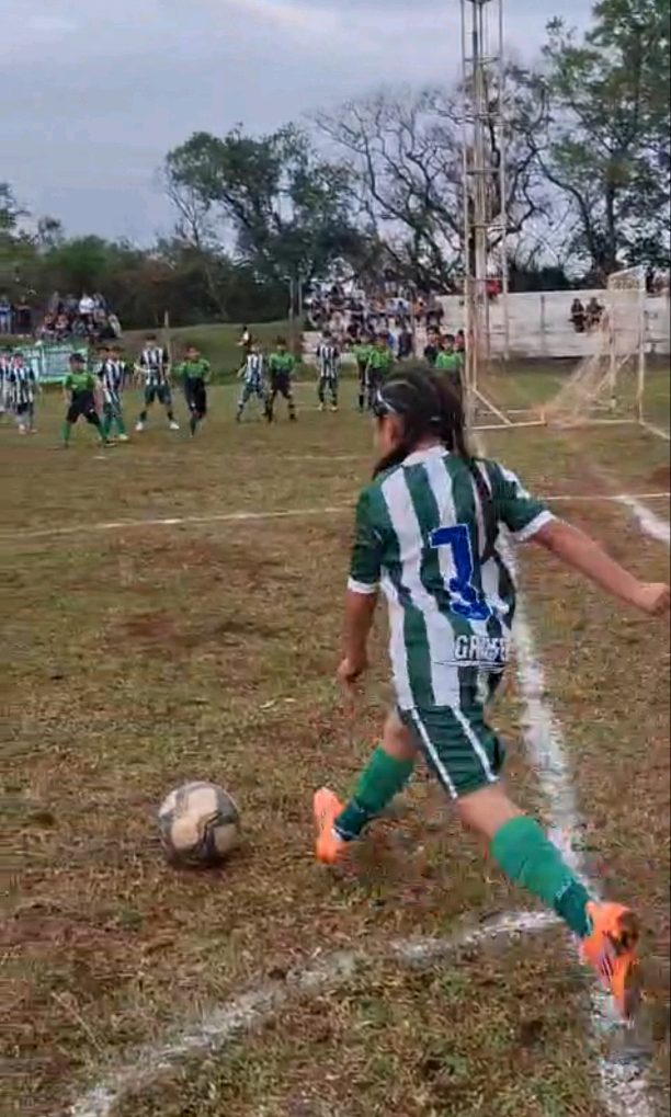 Gobernador Virasoro recibe la Copa Centenario de fútbol