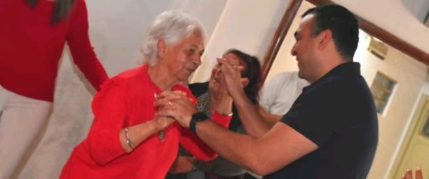 Una tarde de baile y abrazos con los abuelos del programa Opói