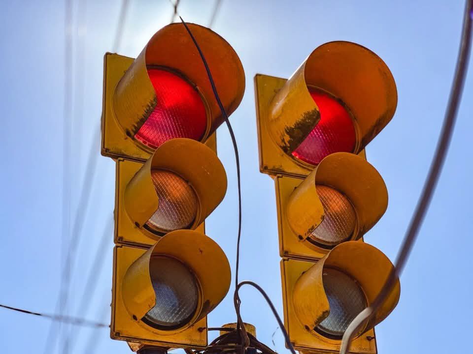 Comienza la sincronización de semáforos en calle San Martín