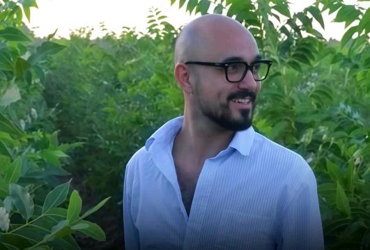 Abel Pintos suma un campo en Mendoza y apuesta al pistacho