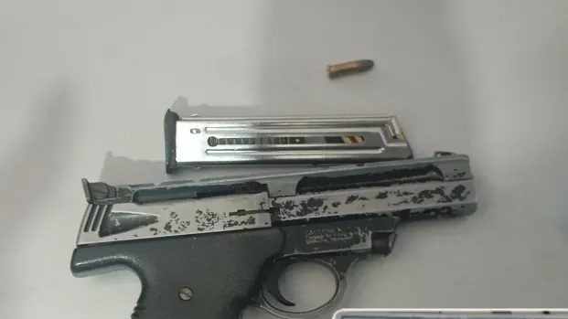 Ituzaingó: detectan a un hombre de 80 años armado en un banco