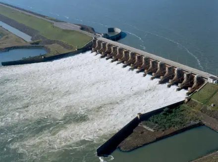 Yacyretá recibió 37% más agua de lo normal en septiembre