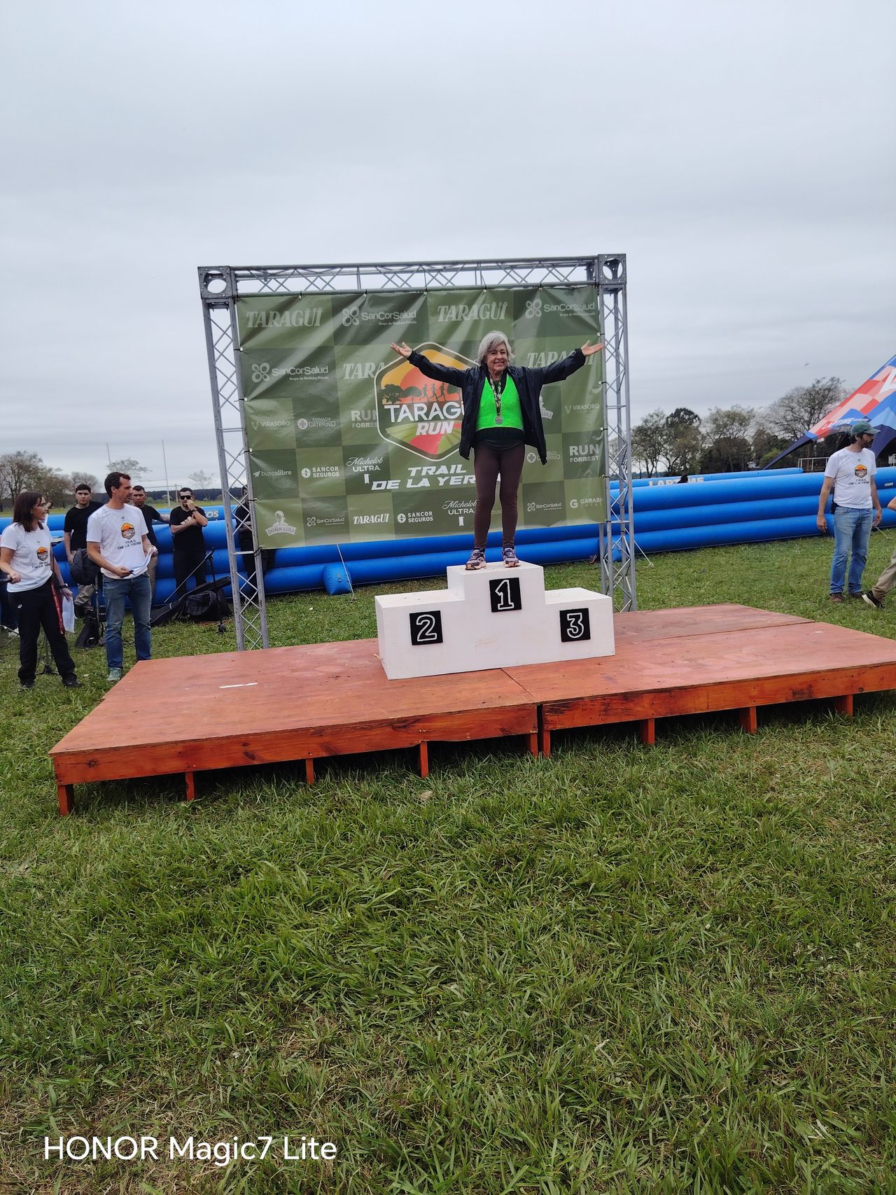 A los 78 años completó una carrera de trail running