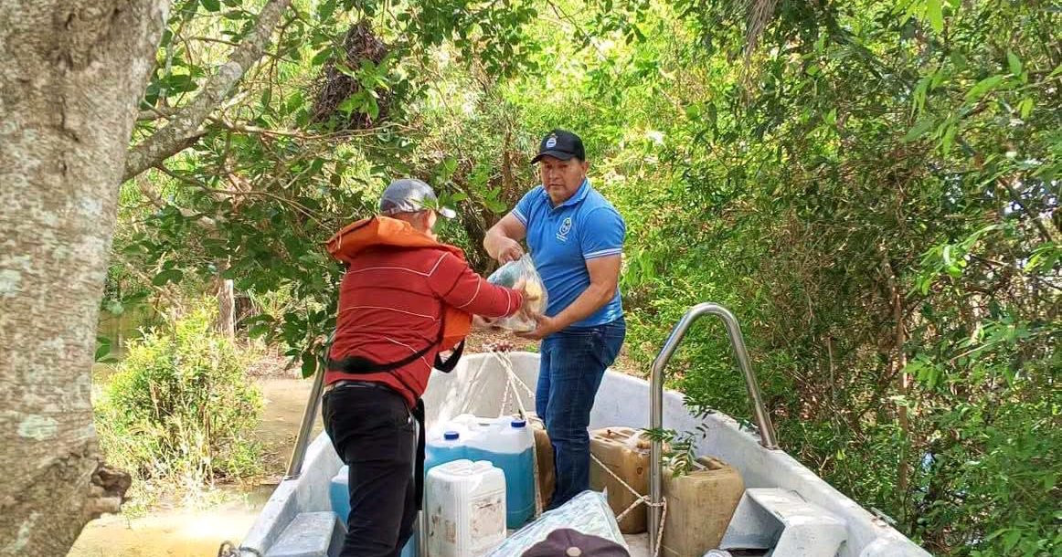 Asisten a familias y productores de Isla Apipé por la crecida del Paraná
