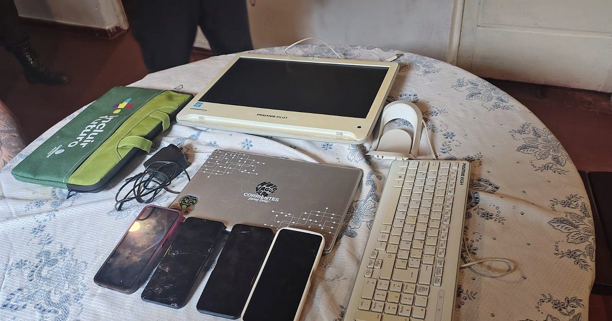 Allanan una casa en Itatí por amenazas en redes y secuestran equipos