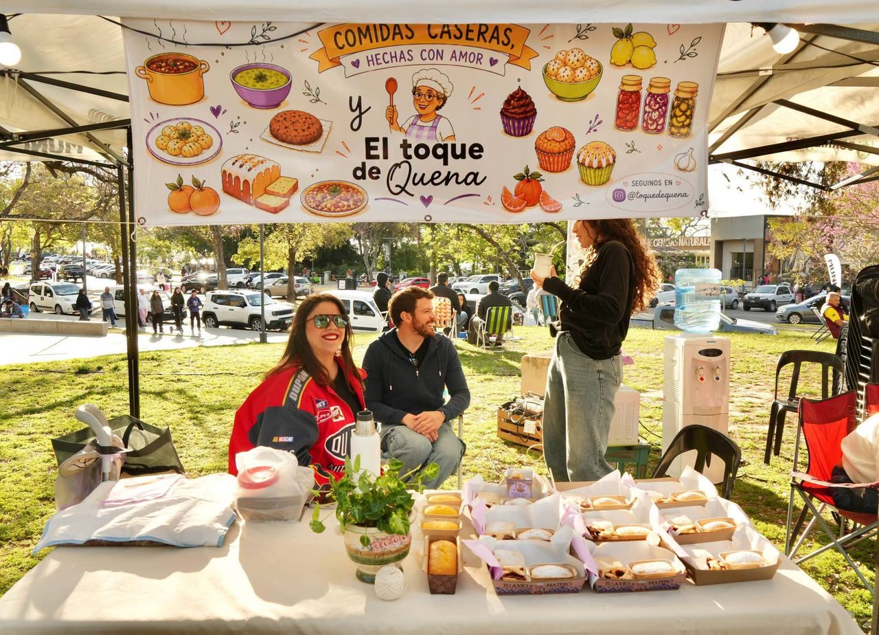 Emprendedores locales exhiben sus productos en el Anfiteatro