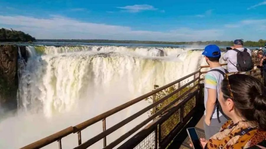 Fin de semana largo: más turistas, pero menos gasto