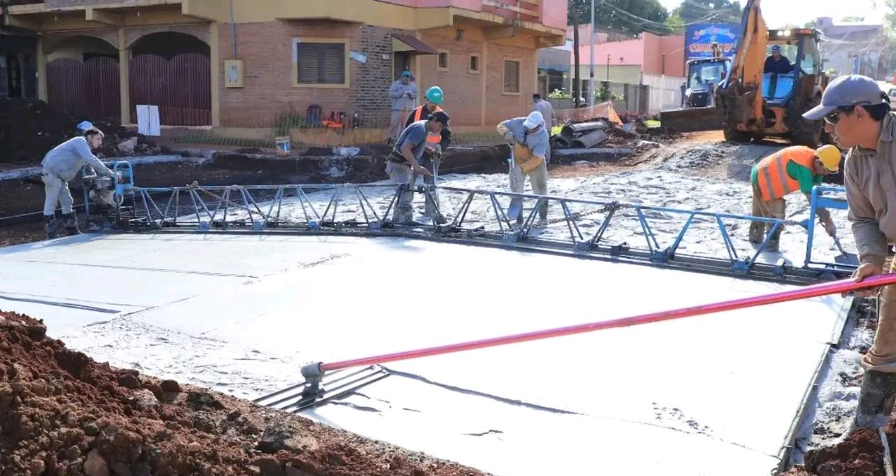 Avanzan las obras de pavimentación y cámaras sépticas en Virasoro