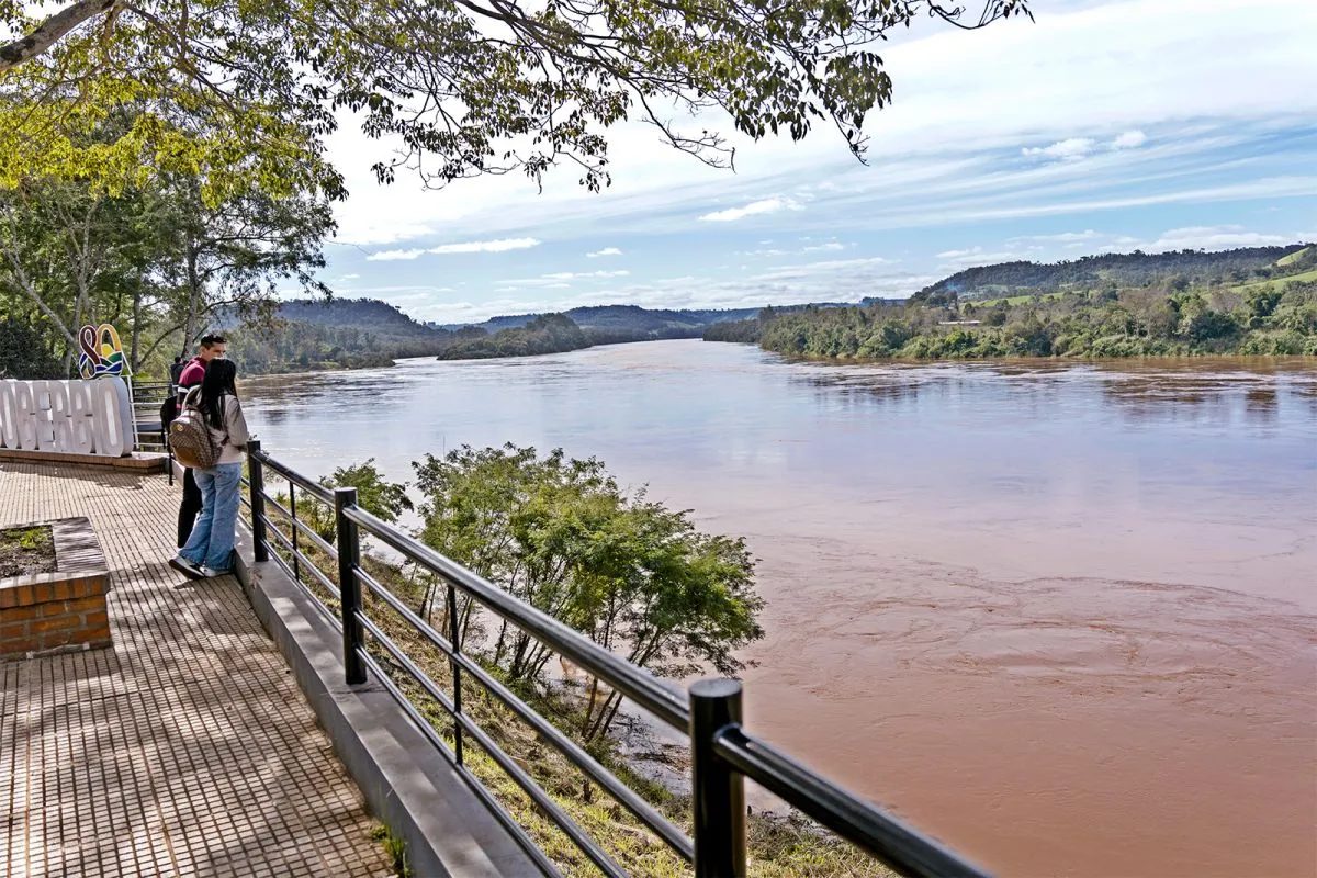 Río Uruguay baja en Misiones pero Santo Tomé entra en alerta