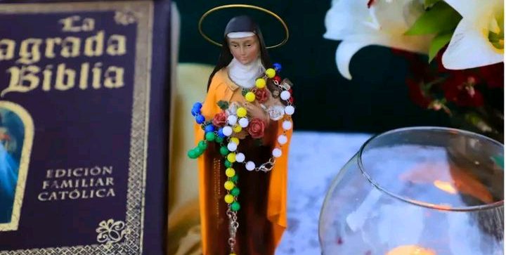 De la Cruz y Canoniero acompañaron la procesión de Santa Teresita