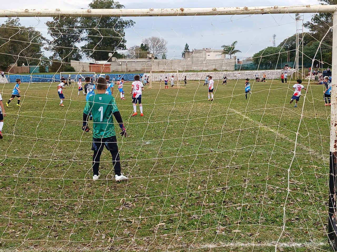 Gobernador Virasoro recibe la Copa Centenario de fútbol