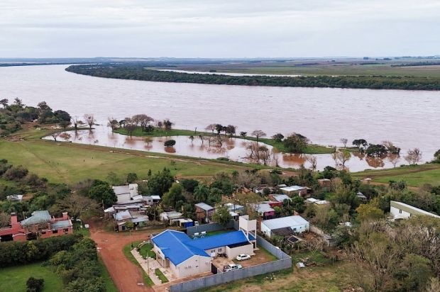 El Uruguay y el Paraná crecen frente a Corrientes