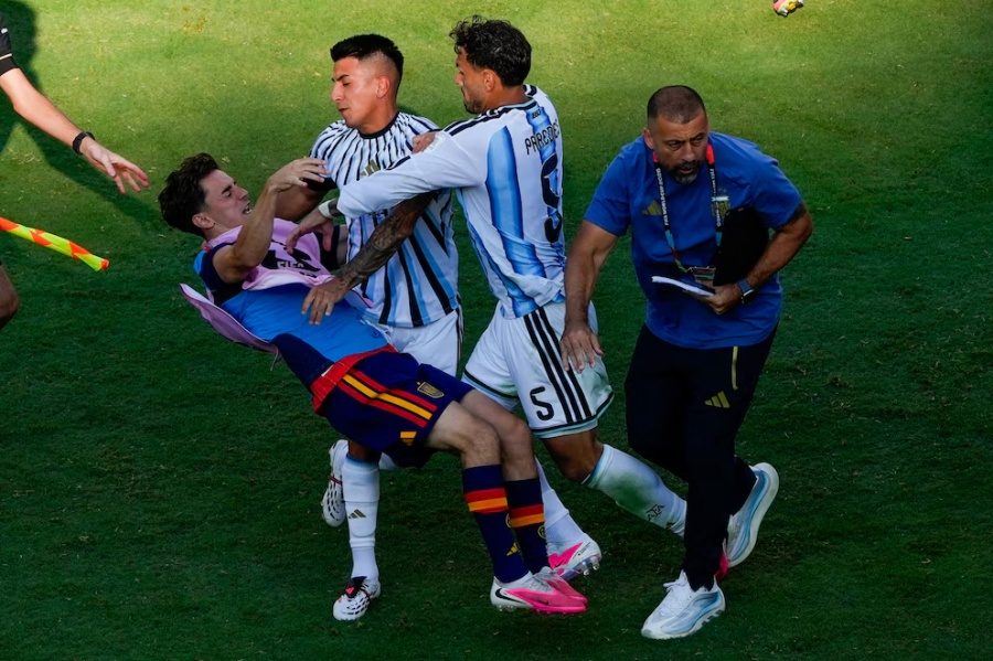 Paredes, castigado con 10 partidos por incidentes en la final