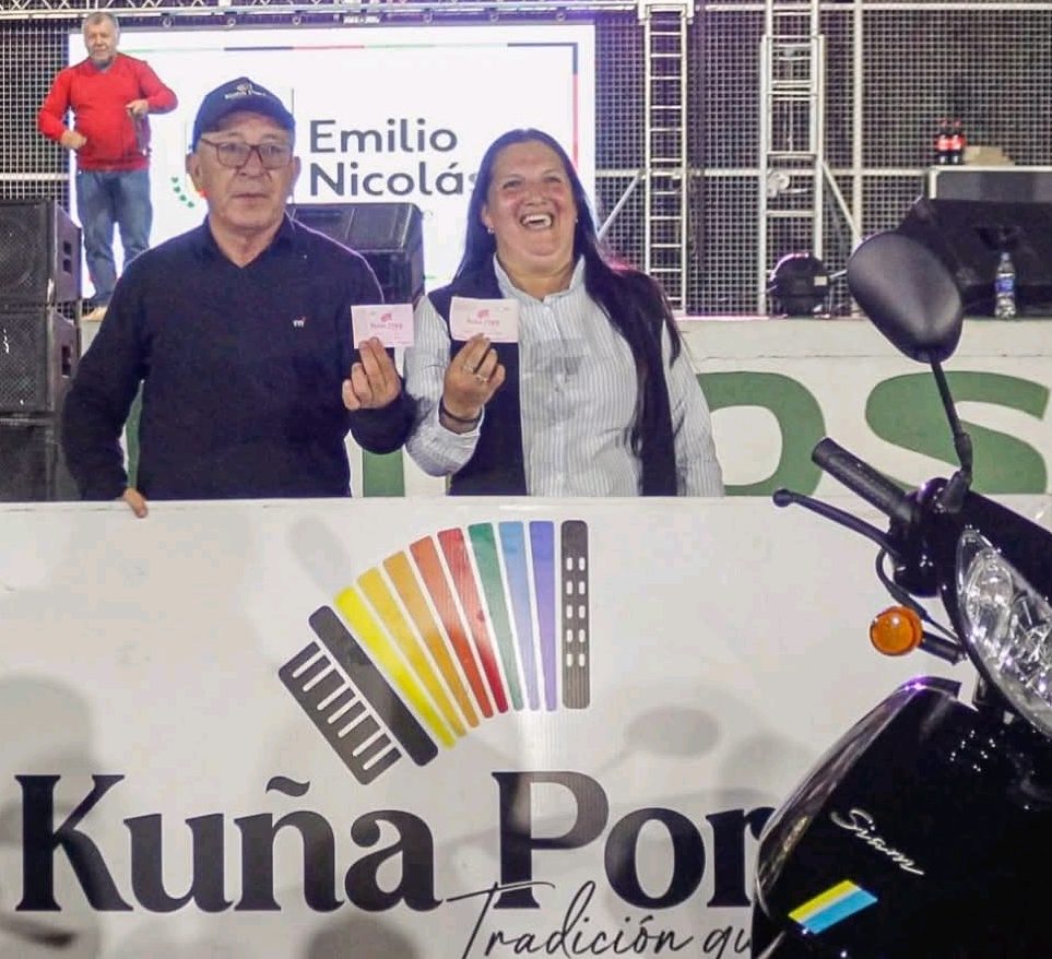 Verónica Cubilla ganó la moto 0 km del Día de la Madre en Kuña Porã