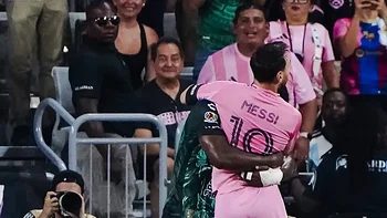 Messi volvió a jugar tras la muerte de su padre