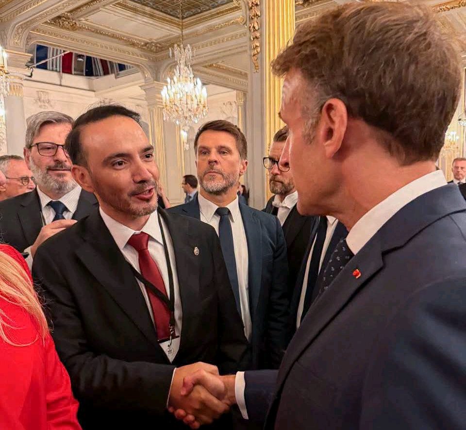 Valdés se reunió con Macron en Francia para atraer inversiones