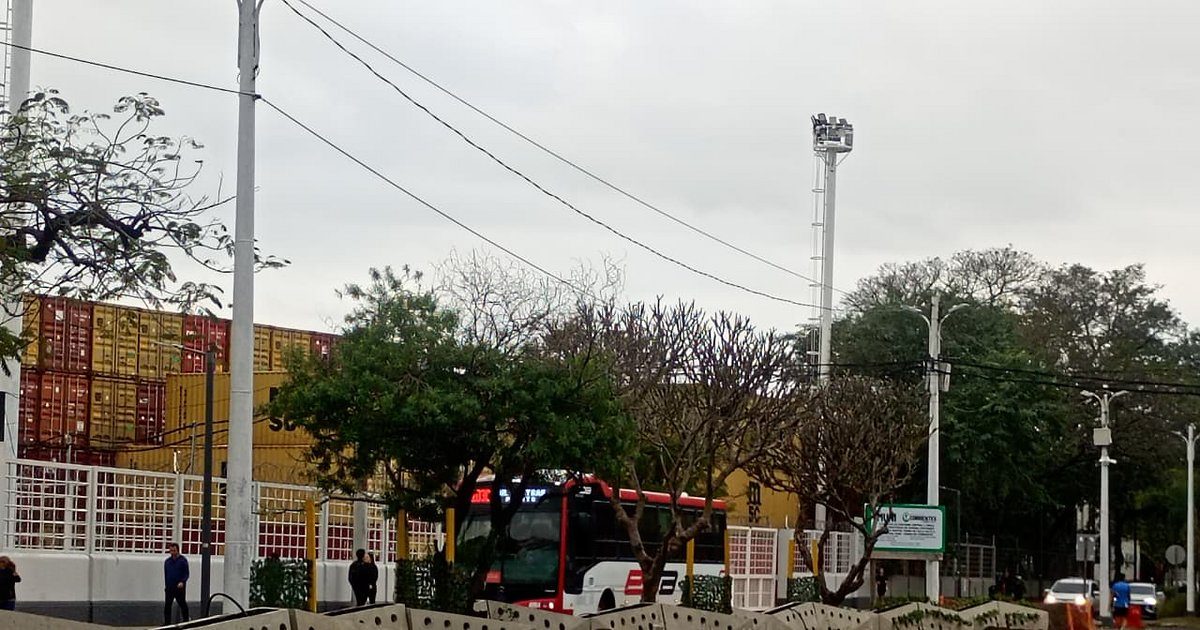 Nueva costanera: bloques de hormigón con plantas dividen los carriles