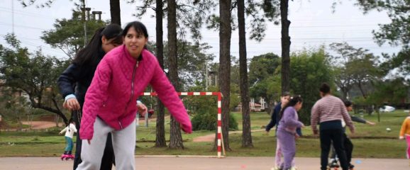 Ya son más de 75 los chicos en la Escuela de Hockey Patín