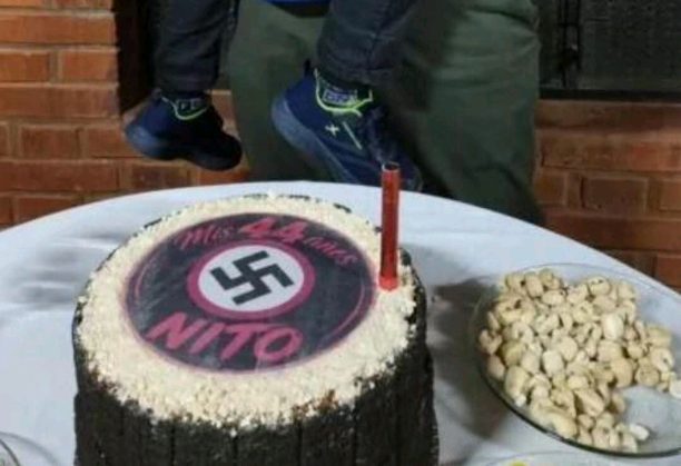 Investigan en Oberá una foto con saludo nazi