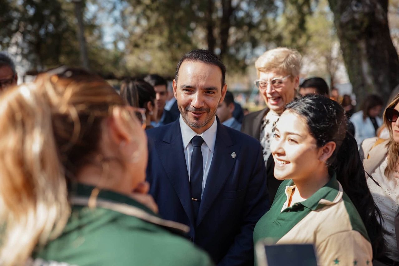 Valdés anunció nuevas viviendas para Mantilla