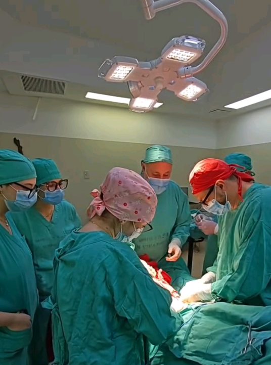 Residentes se forman en cirugía traumatológica en vivo