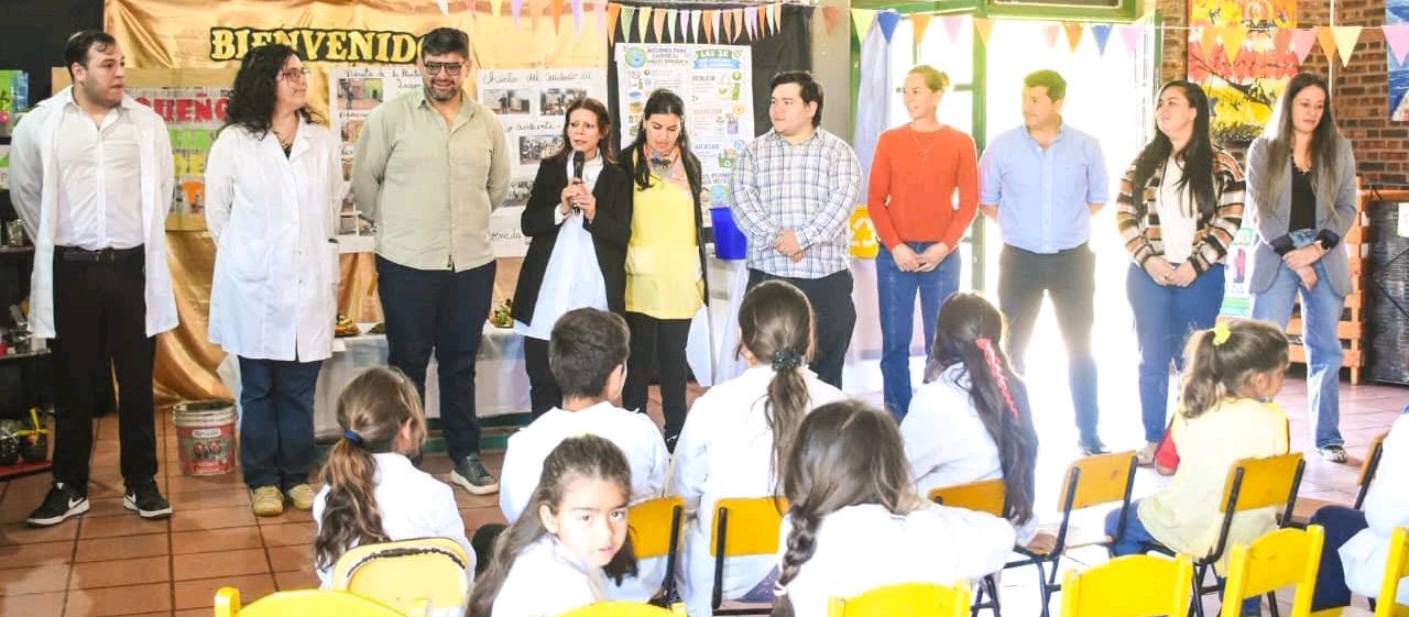 Taller de reciclado en la Escuela 562 de El Hormiguero