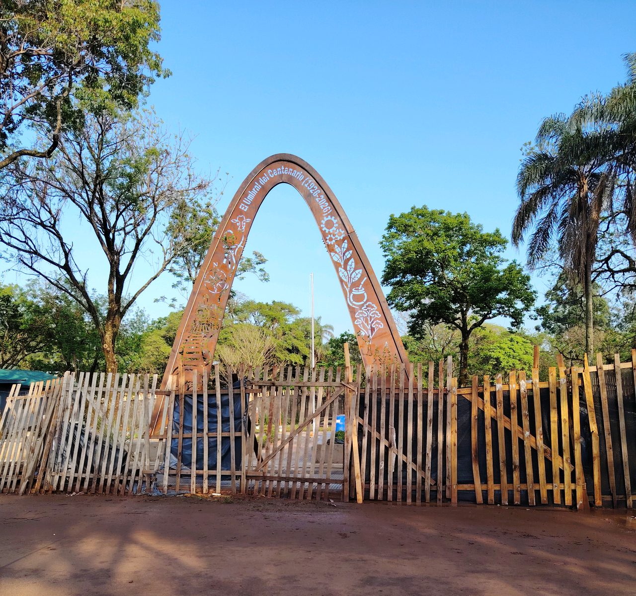 Virasoro ultima detalles del monumento al Centenario