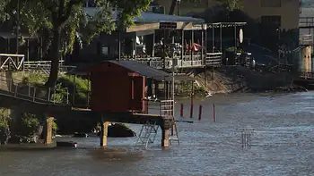 Cerraron una playa en Corrientes por la crecida del Paraná