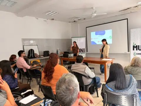Feriantes municipales aprenden Lengua de Señas en Corrientes
