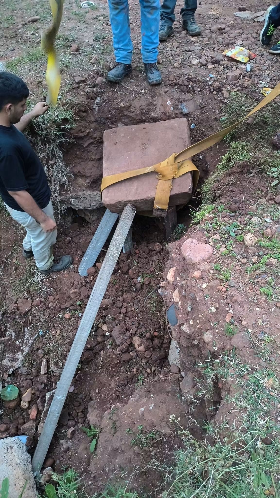 Hallan en Santo Tomé una piedra de origen jesuítico