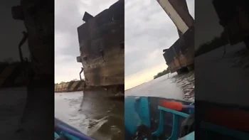 Un remolcador paraguayo chocó contra el puente Belgrano y dañó un pilote