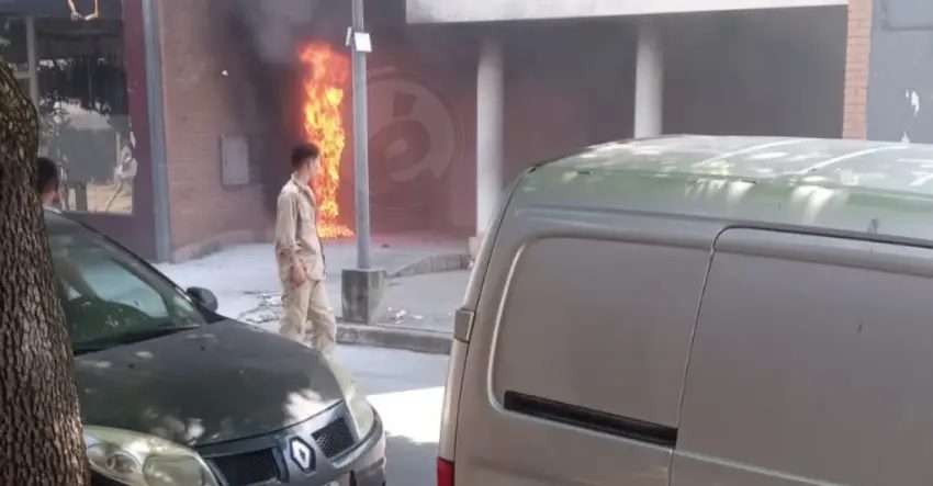 Incendio en un edificio de calle Bolívar con adultos mayores adentro