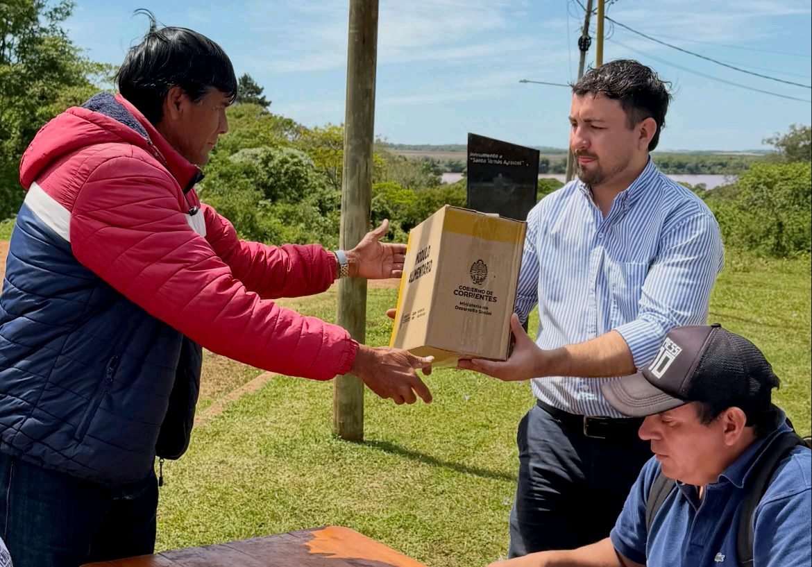 Entregaron módulos alimentarios a oleros afectados por la crecida del río