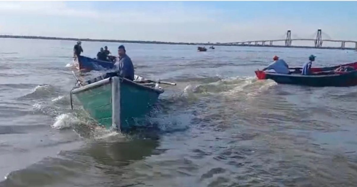 Pescadores furtivos resisten operativo de Prefectura en Corrientes