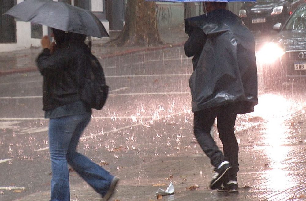 Alerta naranja y amarilla por tormentas fuertes en Corrientes