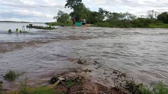 Creciente del Paraná: una familia de Anahí se fue "con lo puesto"