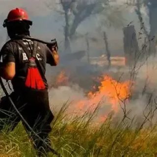 Corrientes: alerta extrema por incendios y tormentas fuertes