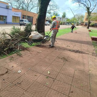 Virasoro: tras la derrota y la lluvia, salieron a limpiar la ciudad