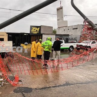 Un chico de 14 años manejaba un auto y chocó contra un poste en Corrientes