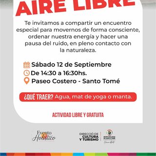 Clase de yoga gratuita al aire libre en el Paseo Costero