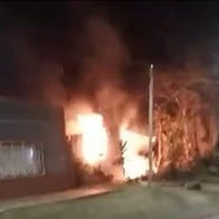 Incendio destruyó una casa y dos personas fueron asistidas en La Cruz