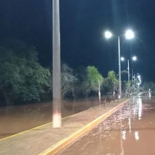 Crece el río Uruguay: dos familias se autoevacuaron en Santo Tomé