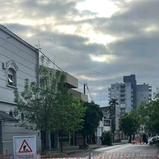 Un bache interrumpe el tránsito en Bolívar al 900