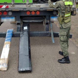 Secuestran armas y mercadería de contrabando en Ruta 16