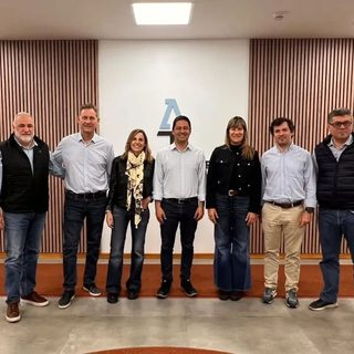 De La Cruz recorrió la planta de Acon Timber en Virasoro