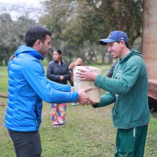 Entregan módulos alimentarios a pescadores de Santo Tomé