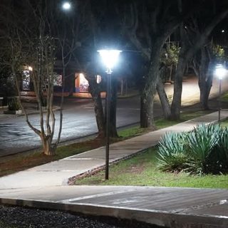 Apóstoles renovó veredas e iluminación en dos plazoletas